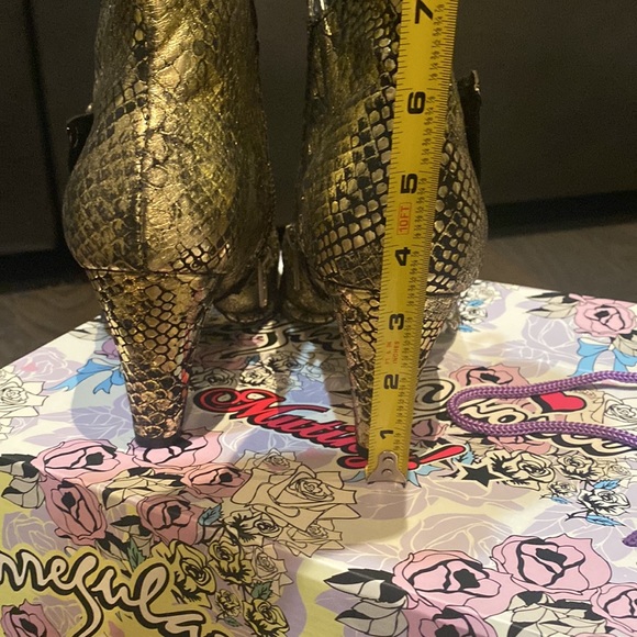 Irregular Choice Gold Meow booties. Statement piece. Go with anything. 🌟 - Picture 3 of 5